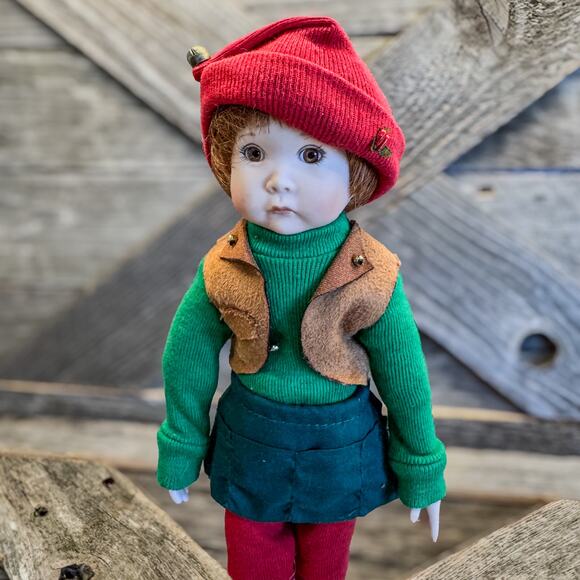 Vintage Christmas Elf, Paradise Galleries Treasury Collection, Porcelain Elf 9”H - Picture 3 of 9